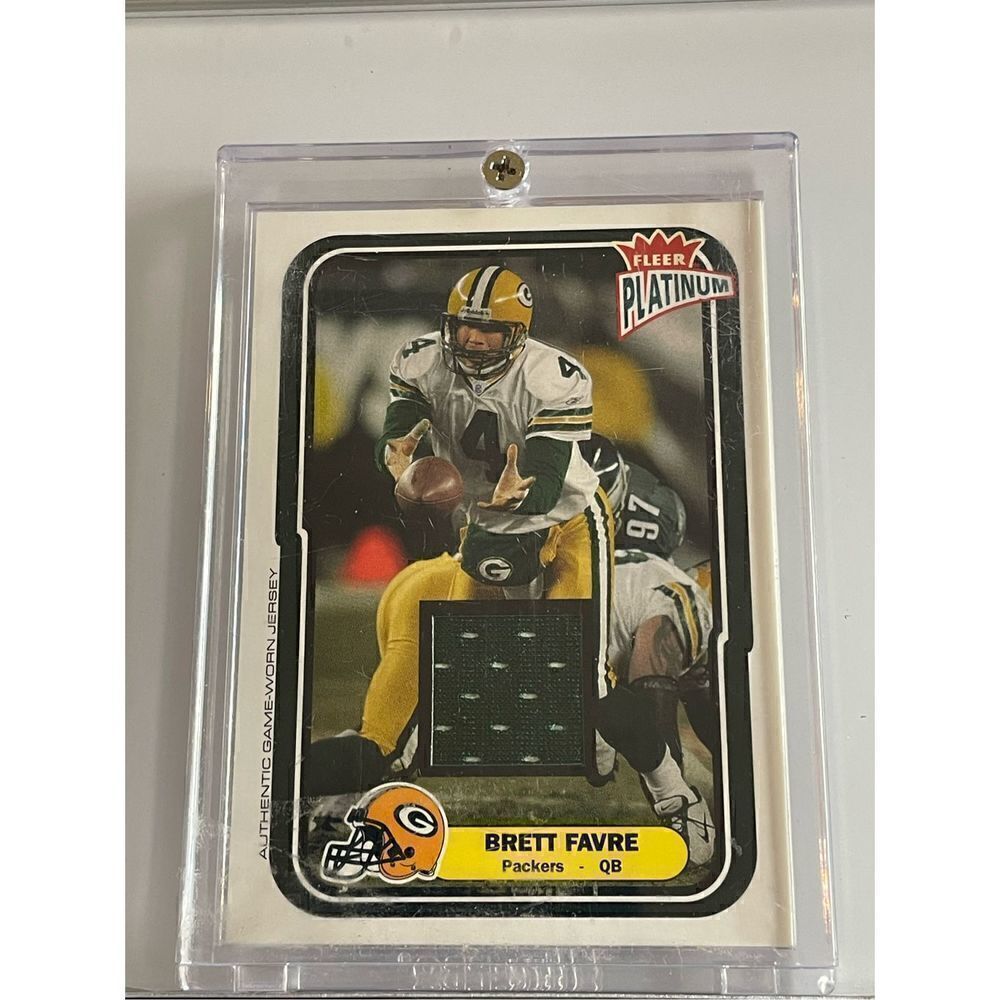 Brett Farve 2004 fleer/skybox jersey card